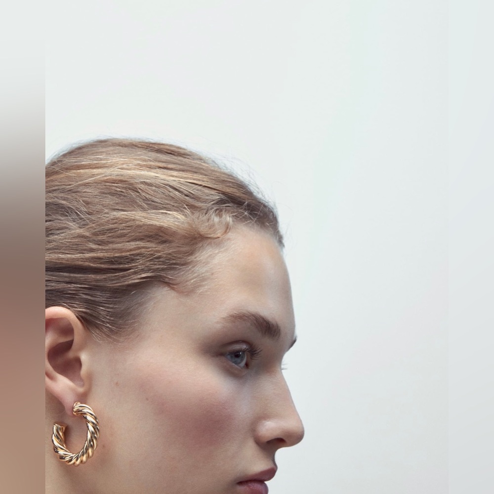 Zara 💫✨💫Gold Tone Twisted Hoop Earrings - NWT